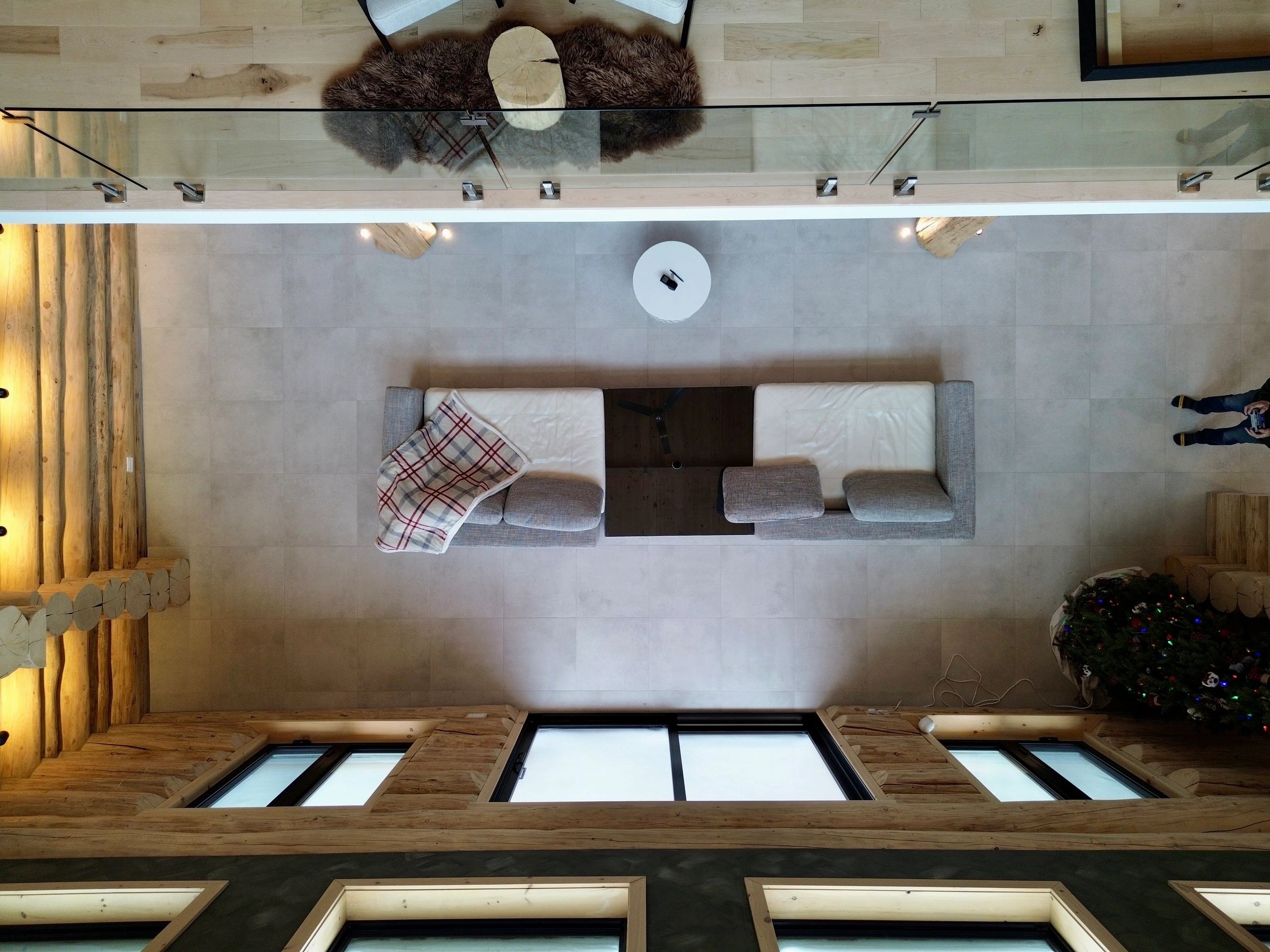 Vue aérienne salon maison en bois rond
